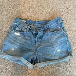 NWOT Levis 501 high waisted shorts